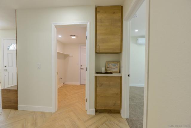 10805 Eberly Ct, San Diego CA: https://media.crmls.org/mediaz/d422de26-c82a-42af-bbcc-894ae2b168cc.jpg