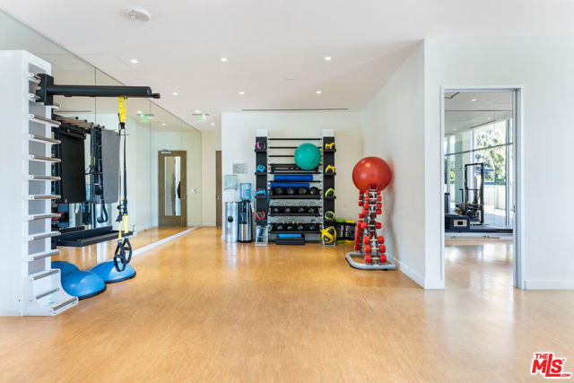Image 15 of 22 For 9255 Doheny Road 1006