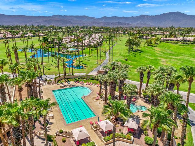38417 Nasturtium Way, Palm Desert CA: https://media.crmls.org/mediaz/d4243a8d-dde7-4529-93d2-91713ec27804.jpg