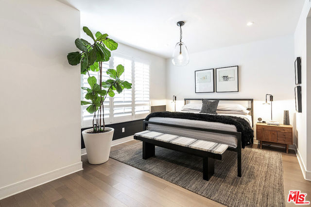 1400 N Fuller Avenue, Los Angeles CA: https://media.crmls.org/mediaz/d424a8e9-0120-421d-9ef1-296f8957c2be.jpg
