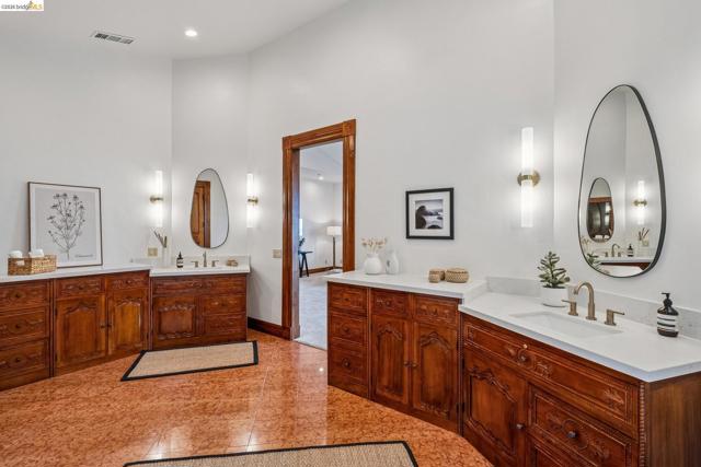 Image 36 of 60 For 33 Somerset Rd