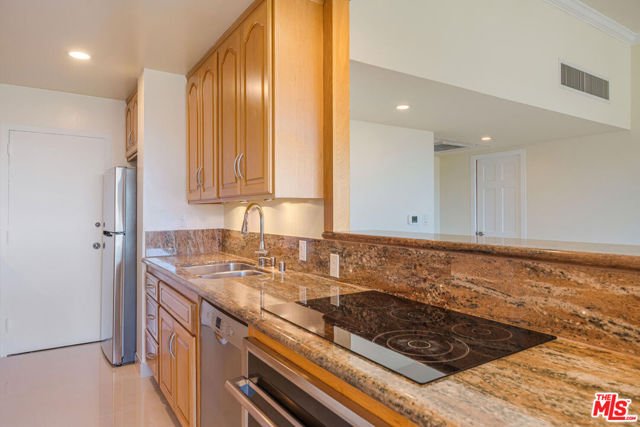 10501 Wilshire Boulevard, Los Angeles CA: https://media.crmls.org/mediaz/d42565b6-d936-48c9-8a4d-e1c006bc4c4d.jpg