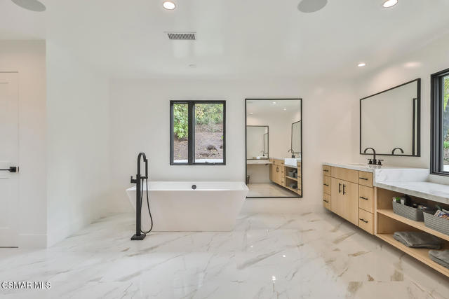 31754 Foxfield Drive, Westlake Village CA: https://media.crmls.org/mediaz/d425c9e0-43e6-474d-9e20-8654b305e5b7.jpg