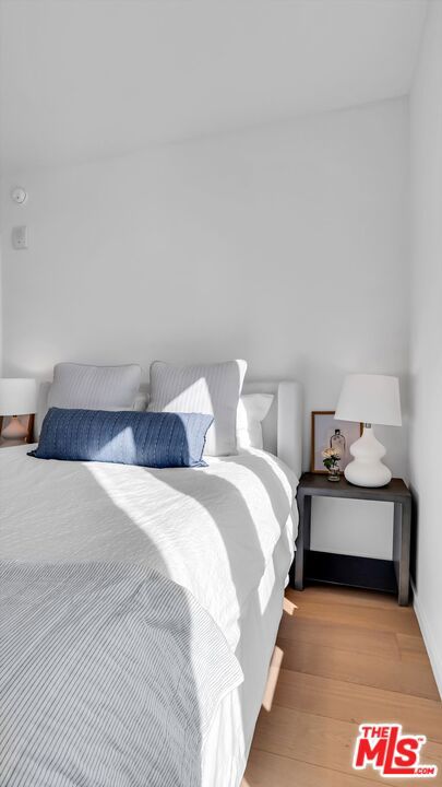 889 Francisco Street, Los Angeles CA: https://media.crmls.org/mediaz/d425f994-d975-474b-af69-f9548ced9588.jpg