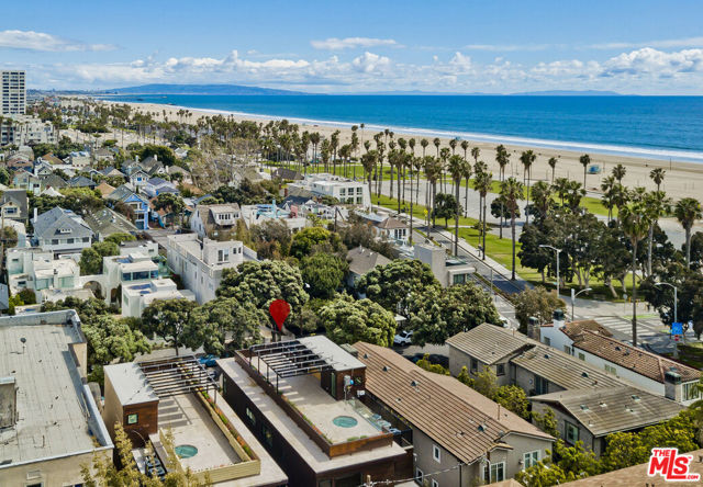 139 Hollister Avenue, Santa Monica CA: https://media.crmls.org/mediaz/d426ed13-80bf-44ca-ad2e-c2da3b96f73d.jpg