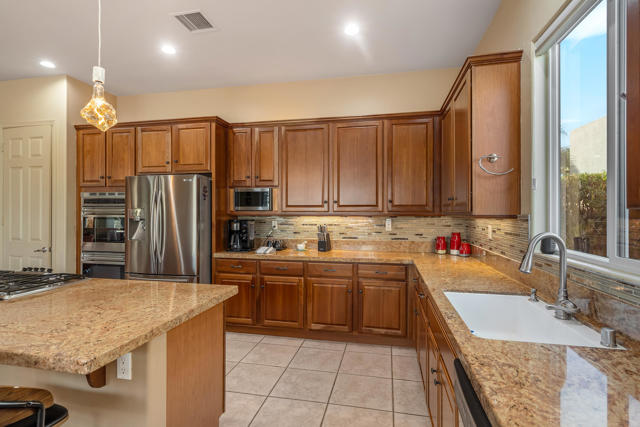 36296 Chagall Court, Cathedral City CA: https://media.crmls.org/mediaz/d426ef10-7334-43e3-826e-cc786ab02188.jpg