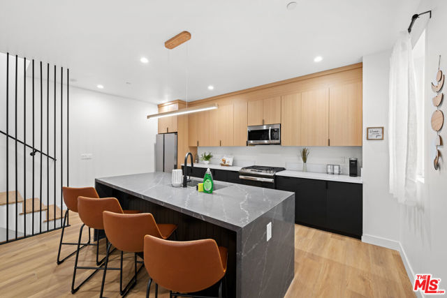 841 N Mccadden Pl, Los Angeles CA: https://media.crmls.org/mediaz/d427584e-5421-4e88-b7c9-7e120f34c1d2.jpg