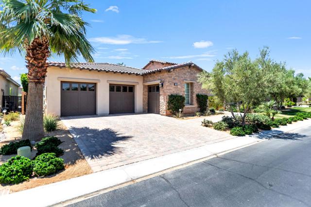 81805 Four Seasons Place, La Quinta CA: https://media.crmls.org/mediaz/d427ff45-63dc-4417-8664-141f0ff80e67.jpg