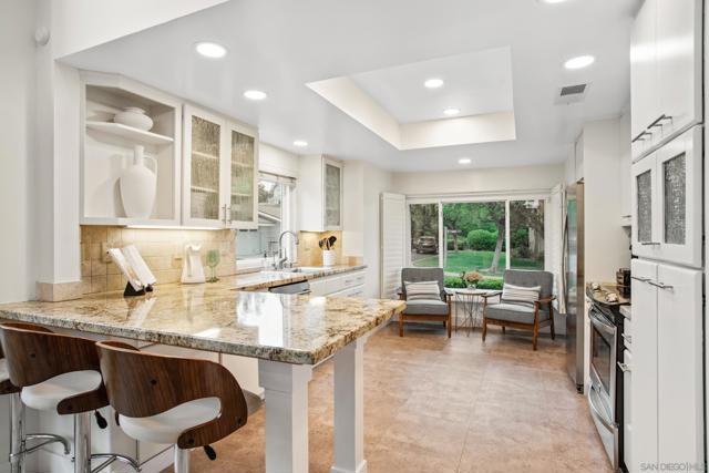 2207 Caminito Cabala, La Jolla CA: https://media.crmls.org/mediaz/d4280395-b2cd-497b-b608-083e8ecab79d.jpg