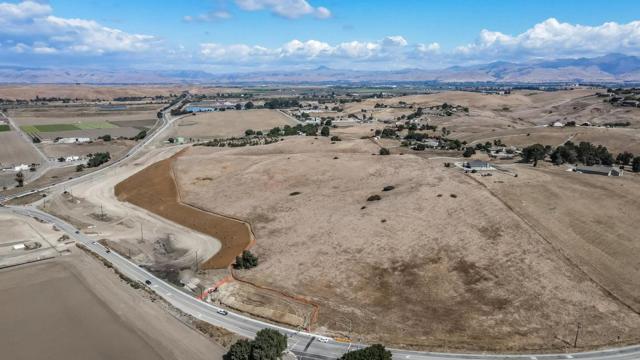 0 Union Road, Hollister CA: https://media.crmls.org/mediaz/d4283c50-b2b5-40b8-8be1-44c822c69892.jpg