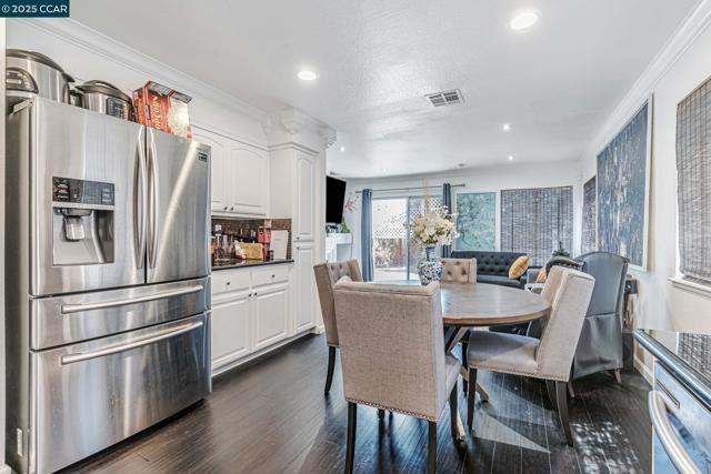 5103 Pioneer Way, Antioch CA: https://media.crmls.org/mediaz/d42864fa-f0d1-4ed6-b86d-8056eeec6385.jpg