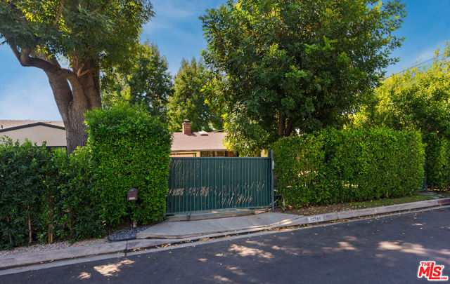 12744 Sarah Street, Los Angeles CA: https://media.crmls.org/mediaz/d428671e-04db-43e6-becd-e0e1cfd92dfd.jpg