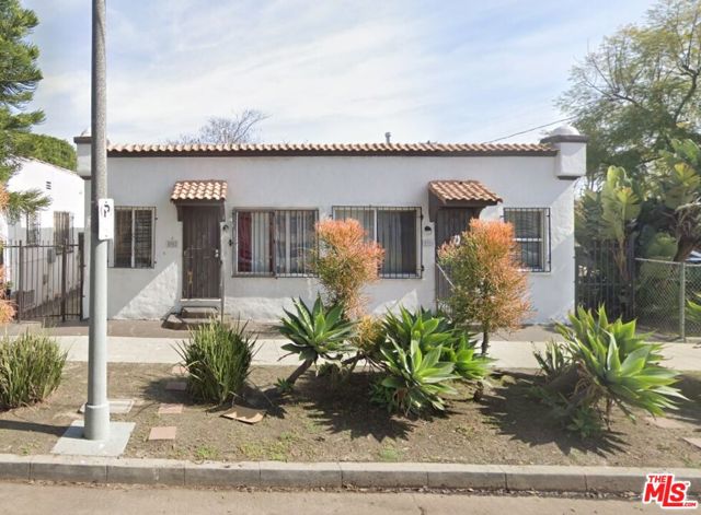 5908 S Harvard Boulevard, Los Angeles CA: https://media.crmls.org/mediaz/d42873b3-cd48-4c48-ac95-f45378c2a1ed.jpg