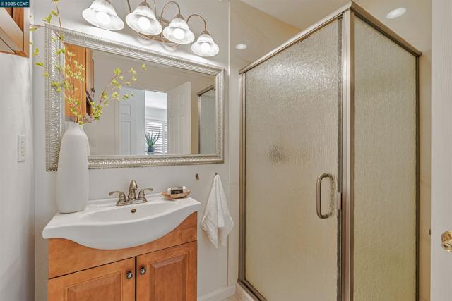 9597 Davona Dr, San Ramon CA: https://media.crmls.org/mediaz/d4295190-a3e6-4bec-944a-bd57e31bc81d.jpg