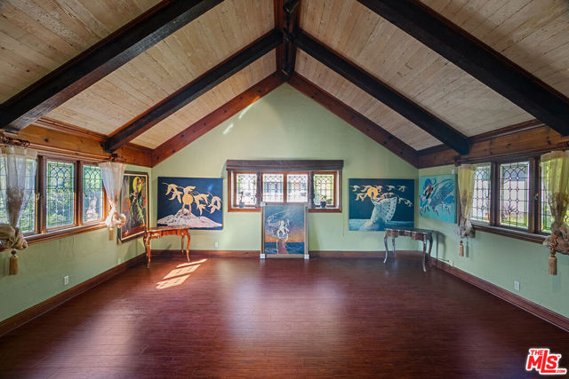 1610 N Beverly Drive, Beverly Hills CA: https://media.crmls.org/mediaz/d429a672-1451-46af-b85f-dffd360412da.jpg