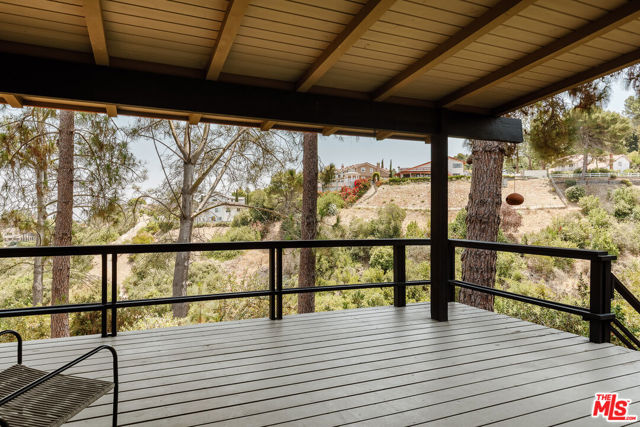 2 Seahurst Road, Rolling Hills Estates CA: https://media.crmls.org/mediaz/d429b2bd-5225-4da6-af00-457eaf59ff17.jpg