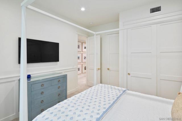 552 G Avenue, Coronado CA: https://media.crmls.org/mediaz/d429fe42-3b30-4f67-afe9-53d9692271cb.jpg
