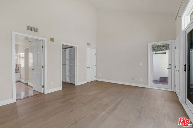 1022 10th Street, Santa Monica CA: https://media.crmls.org/mediaz/d42a7a7a-5ab1-4a64-bad8-86670ac2ea5e.jpg