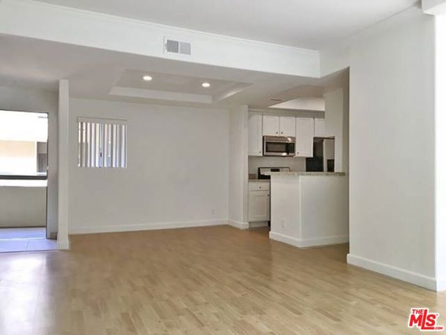 14430 BENEFIT Street, 204 photo 4