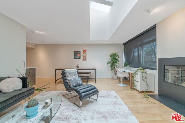 5806 Waring Avenue, Los Angeles CA: https://media.crmls.org/mediaz/d42b08cf-d6cb-4dff-b463-1134ed95e8ab.jpg