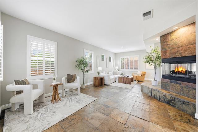 1029 Vista Oak Place, Chula Vista CA: https://media.crmls.org/mediaz/d42b700f-d476-427c-abf1-7c343f4ffa7c.jpg