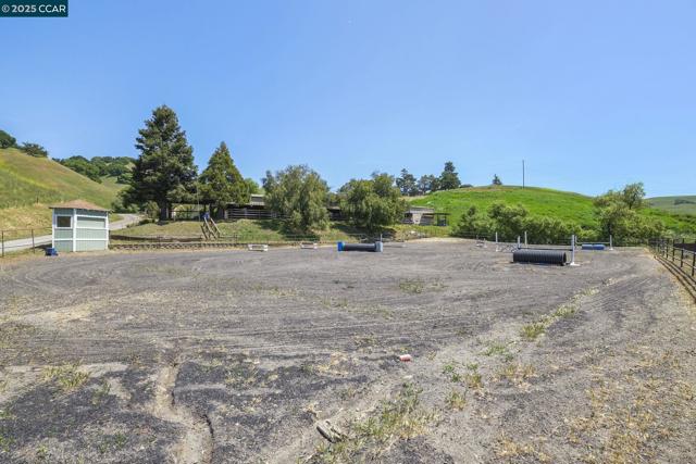 2251 Rancho Del Lago Rd, Martinez CA: https://media.crmls.org/mediaz/d42ba902-ae73-49cc-9f3e-d70b0ca42e80.jpg