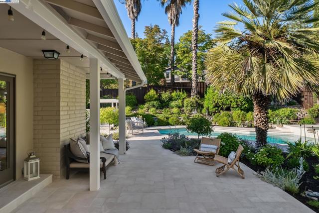 290 Bolla Ave, Alamo CA: https://media.crmls.org/mediaz/d42bc9b6-8232-47a0-92e3-8bd402fc126b.jpg