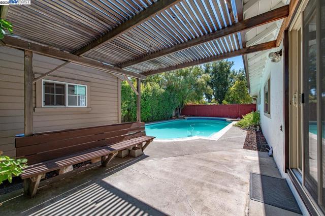 1059 Lakehurst Rd, Livermore CA: https://media.crmls.org/mediaz/d42bd0e2-1561-431d-b326-6b7bd6c1f43a.jpg