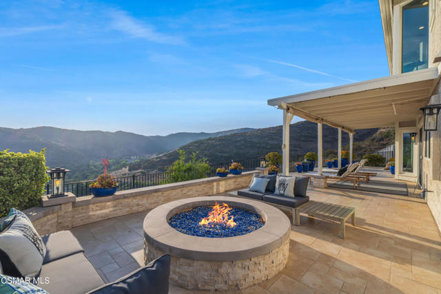 1660 Valecroft Avenue, Westlake Village CA: https://media.crmls.org/mediaz/d42be79e-d8af-4ad7-a487-79bc4fdf54fc.jpg