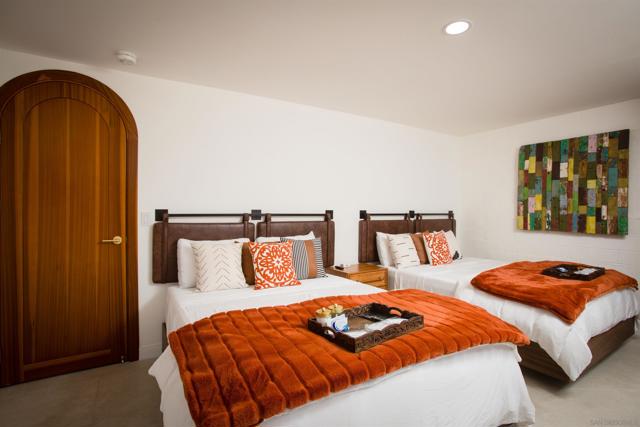 1047 Highland Dr, Del Mar CA: https://media.crmls.org/mediaz/d42c943b-70d4-4053-bc4f-ce7819ec1188.jpg