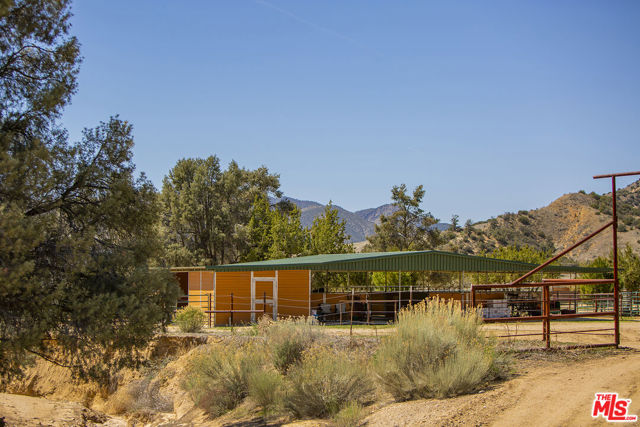 29433 Highway 33 Highway, Maricopa CA: https://media.crmls.org/mediaz/d42cc2d2-2d8e-46aa-acda-69b9521c12db.jpg