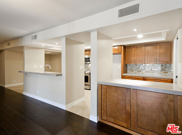 10660 WILSHIRE Boulevard, Los Angeles CA: https://media.crmls.org/mediaz/d42d120c-5ef5-4d53-bd19-6d8aecef15a3.jpg