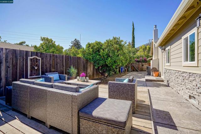 5665 Lewis Way, Concord CA: https://media.crmls.org/mediaz/d42db899-5761-4c1c-8a7c-004ce78bf5b3.jpg