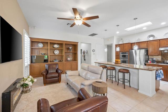 78467 Sterling Lane, Palm Desert CA: https://media.crmls.org/mediaz/d42e0aa0-39a2-4690-90f2-0b03c86ea73d.jpg