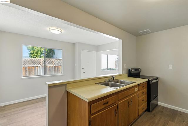 3464 Michael Dr, Redwood City CA: https://media.crmls.org/mediaz/d42e9cfb-277c-4938-8bab-322d7c1616a0.jpg