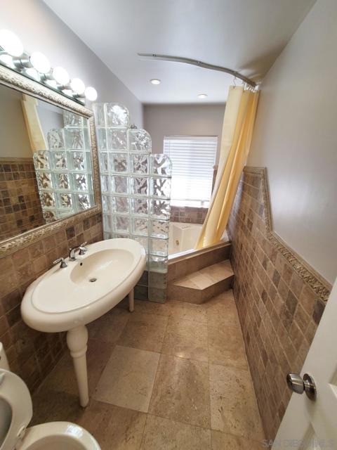 68 E Bonita Rd, Chula Vista CA: https://media.crmls.org/mediaz/d42f7371-61ee-41db-969f-e83fd5268740.jpg