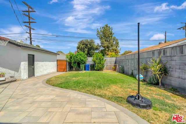 6814 Berquist Avenue, West Hills CA: https://media.crmls.org/mediaz/d42fdeef-2a90-42a7-990e-f51204b36dab.jpg