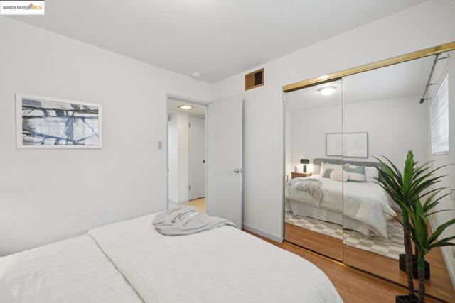 1425 Lakeside DR, Oakland CA: https://media.crmls.org/mediaz/d430886b-7d6f-4fc2-95ea-b497d497920b.jpg