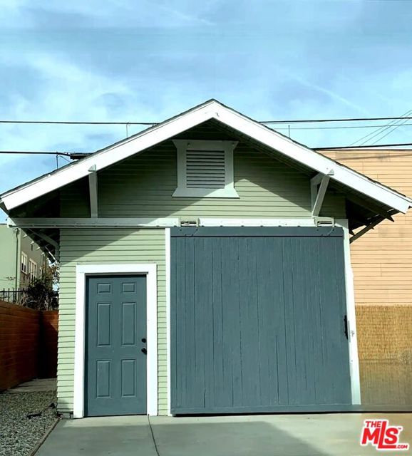 1319 12th Avenue, Los Angeles CA: https://media.crmls.org/mediaz/d43110c4-cb50-41c4-b182-86372a503d02.jpg