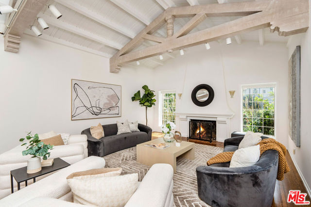 119 S Highland Avenue, Los Angeles CA: https://media.crmls.org/mediaz/d4313dee-4d7c-4bd8-8f33-87d07b916988.jpg
