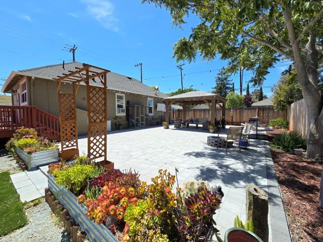 38 Monterey Street, San Juan Bautista CA: https://media.crmls.org/mediaz/d431e155-1741-4fb5-94ee-3982f1b96e1a.jpg