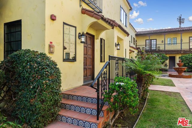 2623 Ellendale Place, Los Angeles CA: https://media.crmls.org/mediaz/d432070a-e7bf-43f5-b6aa-7c13c8e49953.jpg