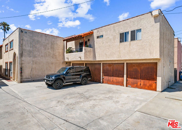 306 17th Street, Huntington Beach CA: https://media.crmls.org/mediaz/d432798e-e1da-469c-ba8a-b9f31dacf9ac.jpg