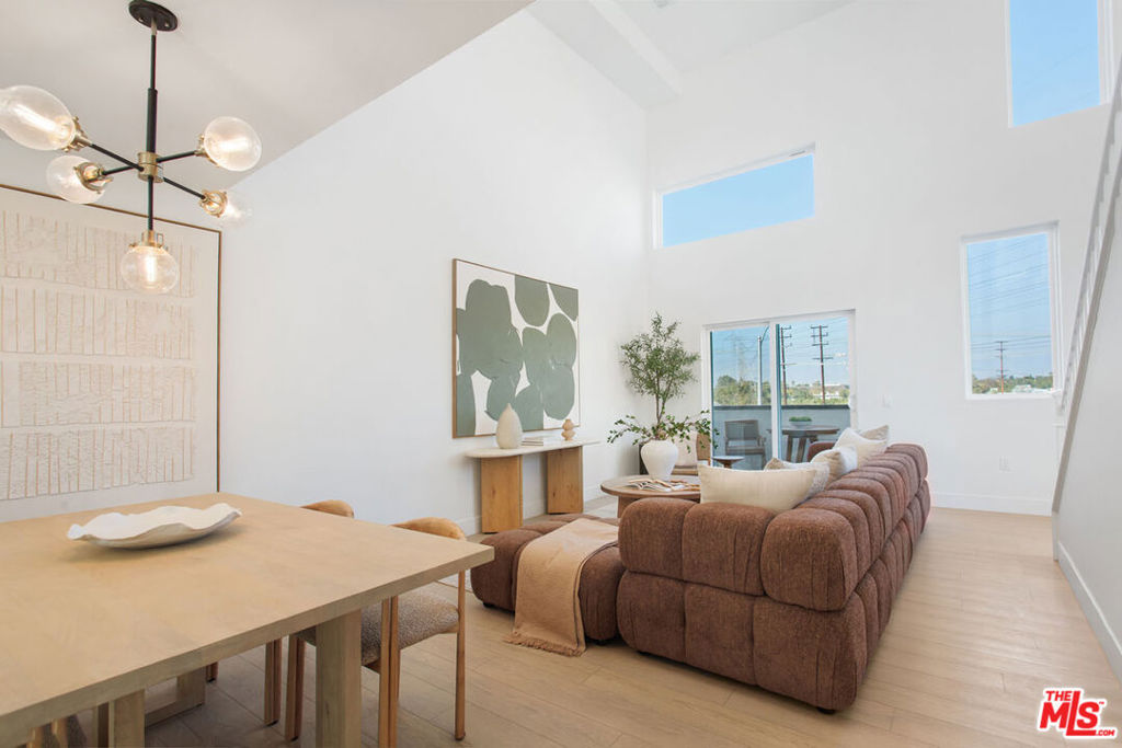 https://media.crmls.org/mediaz/d4329be6-9419-46d1-8c73-c0687fb946ef.jpg?preset=X-Large