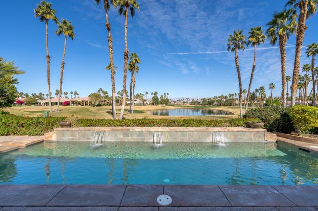81100 Legends Way, La Quinta CA: https://media.crmls.org/mediaz/d432e446-3bde-4186-8ea6-8ba45b06864b.jpg