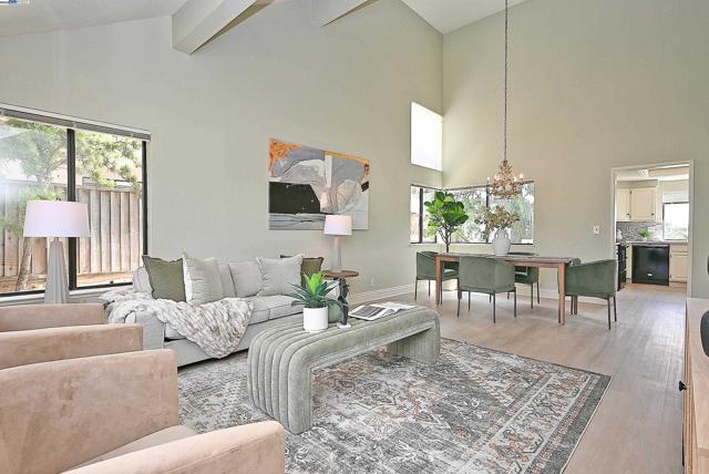 6525 Bellhurst Ln, Castro Valley CA: https://media.crmls.org/mediaz/d4330361-c7b9-4a99-bc55-ec6e71afbb60.jpg