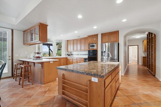 15091 Chemise Creek Rd, Ramona CA: https://media.crmls.org/mediaz/d4338914-f674-40b7-957d-f49afad83247.jpg