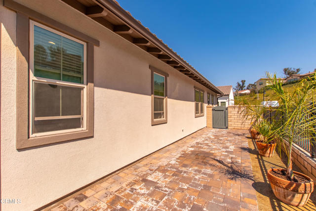 5024 Rexton Drive, Camarillo CA: https://media.crmls.org/mediaz/d433ab69-3d70-462b-83e1-10648cbbe184.jpg