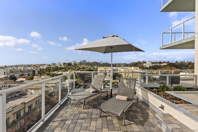 850 Beech St, San Diego CA: https://media.crmls.org/mediaz/d4340438-8c1a-4276-92c6-077ede866872.jpg