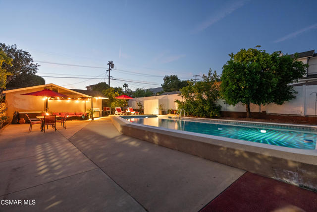 623 E Fairmount Road, Burbank CA: https://media.crmls.org/mediaz/d43487bd-de9a-4507-b242-511dafbb94e6.jpg
